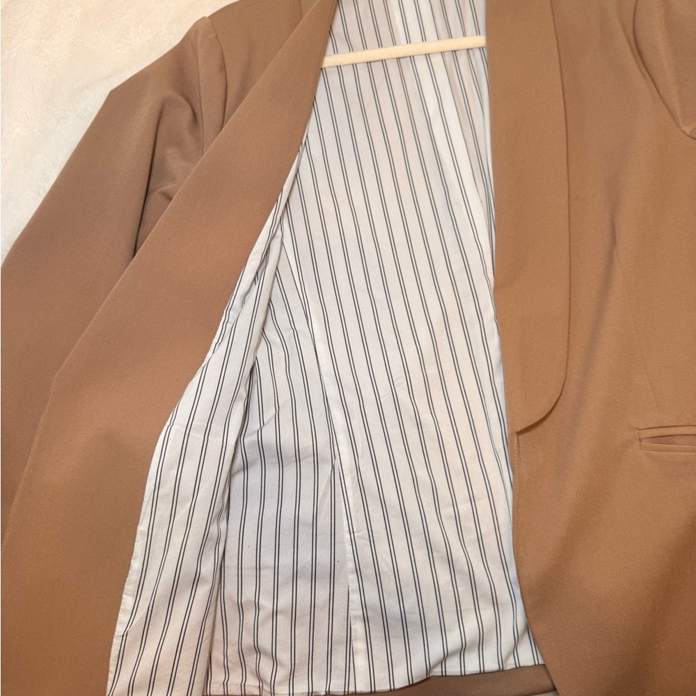Elegant Tan Women's Blazer - Picture 5 of 6